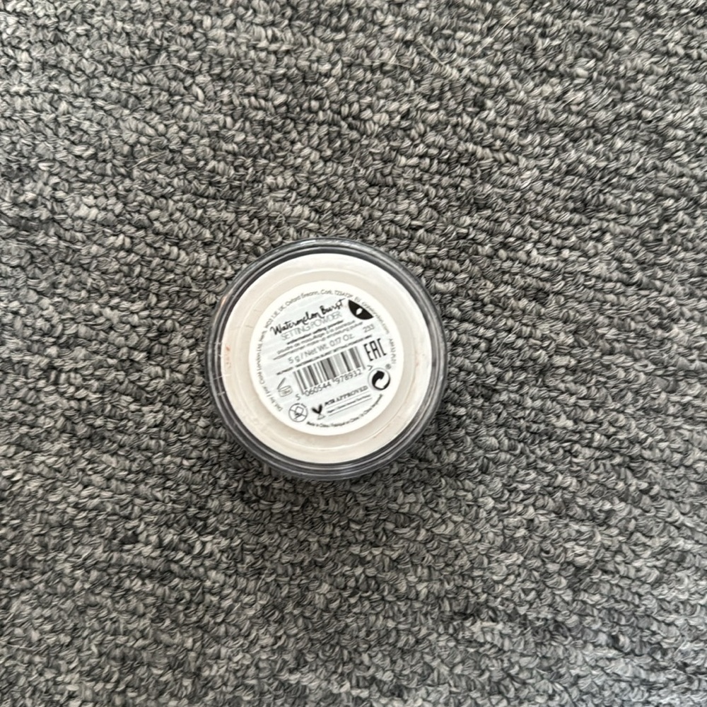 Ciaté London • Setting Powder - Picture 2 of 2